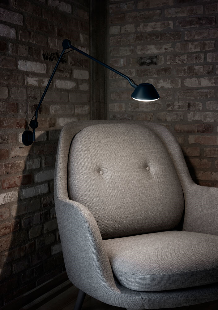 AQ01 Vegglampe Mat Svart Fritz Hansen Stol Filip, H 450 mm, hvitkrom | AJ Produkter